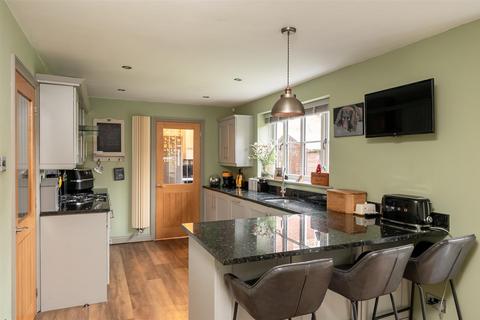 4 bedroom detached house for sale, Manor Lane, Rawcliffe, York, YO30 5XX