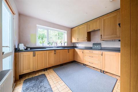 3 Heath Close, Polstead Heath, Colchester, CO6 5BE