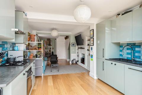 4 bedroom maisonette to rent, St Quintin Avenue, London, W10