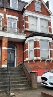 Studio to rent, Alexandra Park Road, London N22