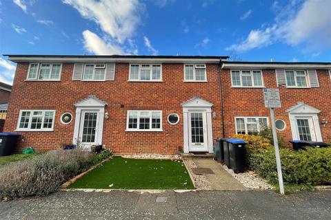 3 bedroom terraced house to rent, Cavenham Close, Woking, Surrey, GU22