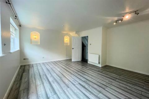 3 bedroom terraced house to rent, Cavenham Close, Woking, Surrey, GU22