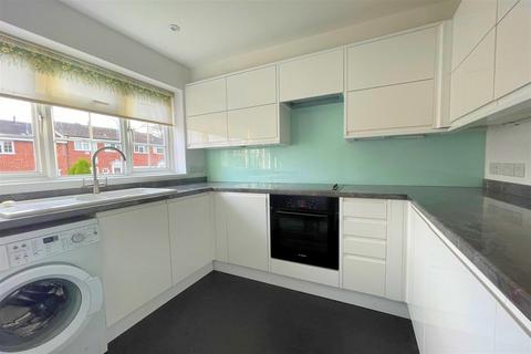 3 bedroom terraced house to rent, Cavenham Close, Woking, Surrey, GU22