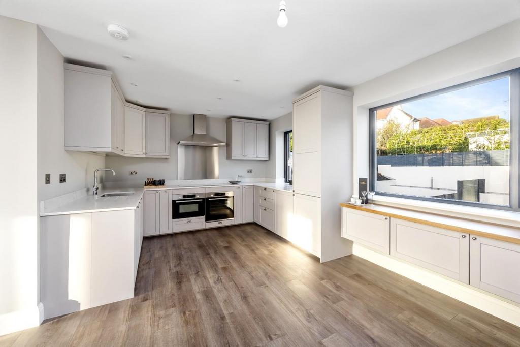 Warren Road, kitchen 3 .jpg