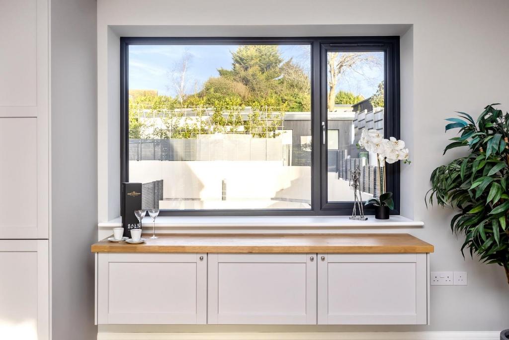 Warren Road, kitchen 4 .jpg
