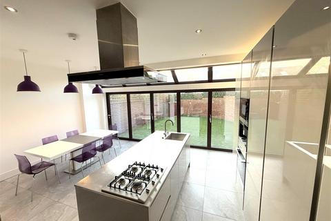 5 bedroom end of terrace house to rent, Hollies End, Mill Hill, NW7