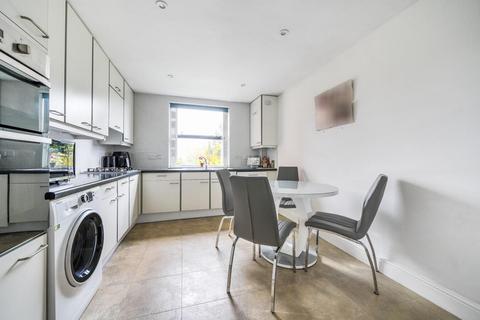 2 bedroom flat for sale, Lyonsdown Road, Barnet