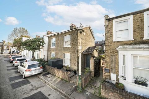 3 bedroom semi-detached house to rent, Northfield Road, London W13