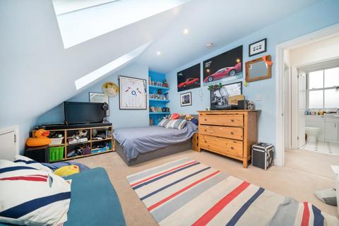 5 Freshford Street, London, SW18 3TG