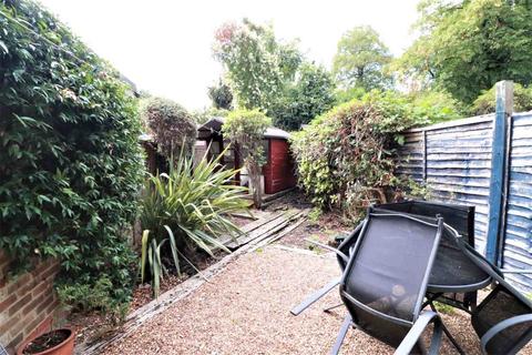 2 bedroom house to rent, Parkside Close, Penge