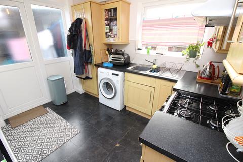 2 bedroom maisonette for sale, Larkspur Way, Ewell KT19