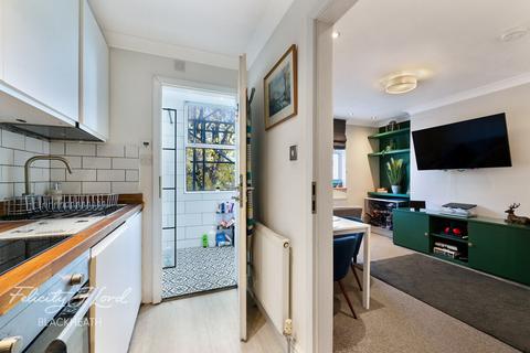 Flat 2, 57 Lansdowne Lane, London, SE7 8TN