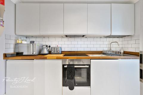 Flat 2, 57 Lansdowne Lane, London, SE7 8TN