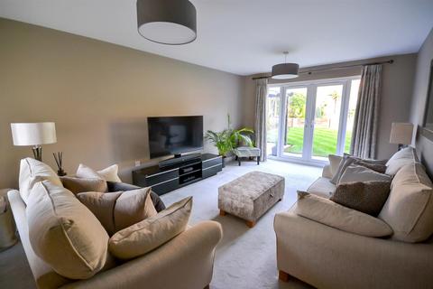 13 Barry Close, Radcliffe On Trent, Nottingham, NG12 1DY