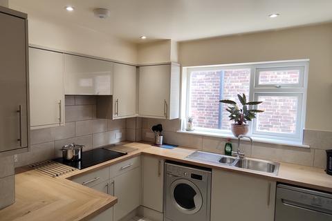 6 bedroom end of terrace house to rent, Nottingham NG7