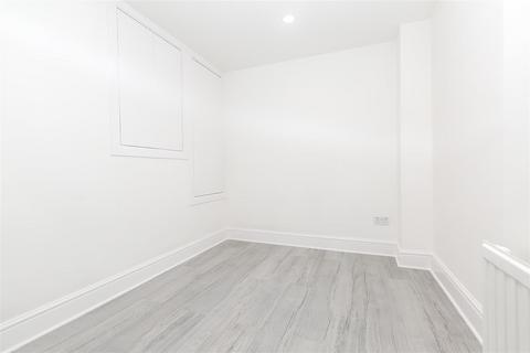 Studio to rent, Greencroft Gardens, South Hampstead NW6