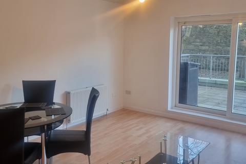 2 bedroom flat to rent, Queens Crescent, Aberdeen AB15