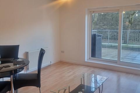 2 bedroom flat to rent, Queens Crescent, Aberdeen AB15