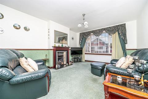 8 Glenfield, Carnock, Dunfermline, KY12 9JW