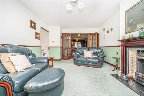 8 Glenfield, Carnock, Dunfermline, KY12 9JW