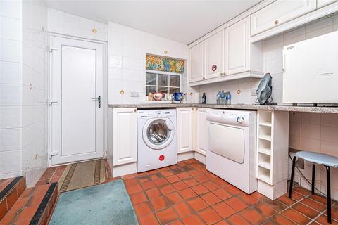 8 Glenfield, Carnock, Dunfermline, KY12 9JW