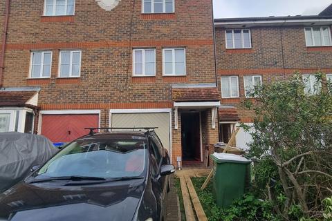 3 bedroom terraced house to rent, Redbourne Drive, London