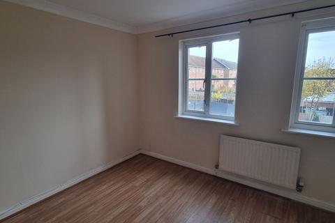 3 bedroom terraced house to rent, Redbourne Drive, London