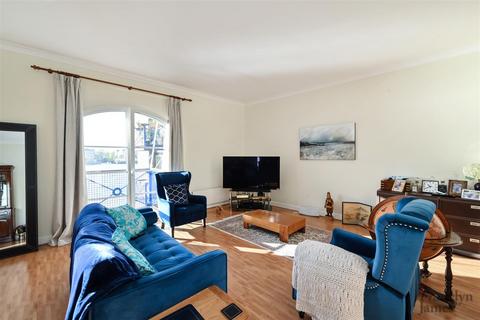 3 bedroom apartment for sale, Papermill Wharf, Narrow Street, London, E14