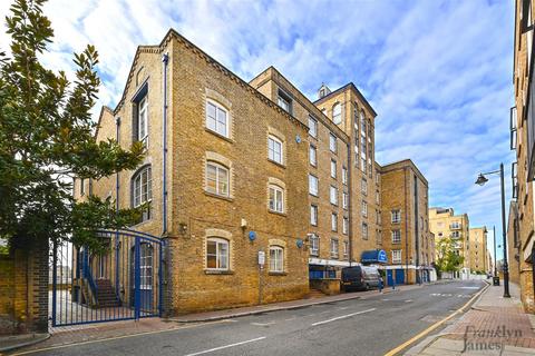 Papermill Wharf, Narrow Street, London, E14