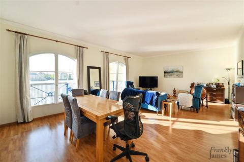 3 bedroom apartment for sale, Papermill Wharf, Narrow Street, London, E14