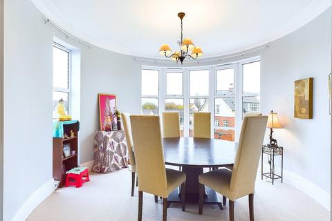 2 bedroom apartment to rent, Melliss Avenue, Richmond