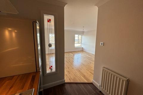 2 bedroom flat to rent, Wellshot Road, Tollcross, Glasgow, G32