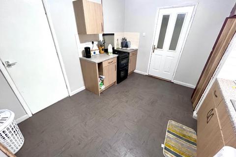 3 bedroom house to rent, Gibbons Hill Road, Dudley