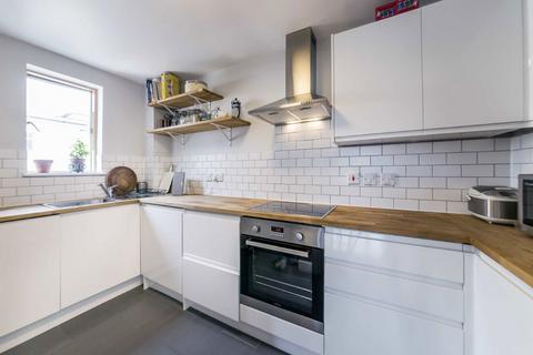 2 bedroom flat to rent, Folgate Street, London E1