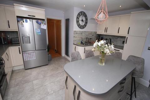 4 bedroom semi-detached house for sale, Laithe Hall Avenue, Cleckheaton