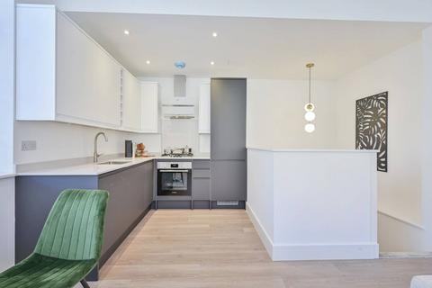 2 bedroom flat for sale, 229 Putney Bridge Road, London SW15