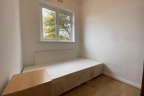 1 bedroom in a house share to rent, London SW16