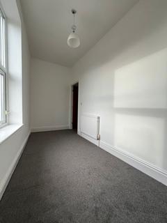 2 bedroom maisonette to rent, Newton Drive, Blackpool, Lancashire