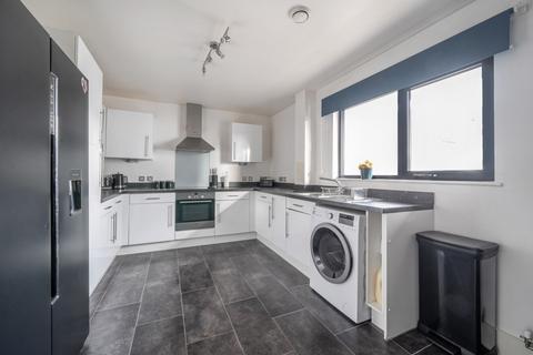 2 bedroom apartment for sale, Sutherland Road, London