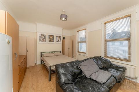 3 bedroom flat for sale, North Grove, London