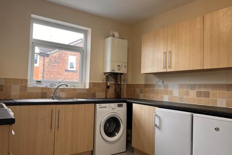 2 bedroom apartment to rent, Wilmslow Road, Handforth