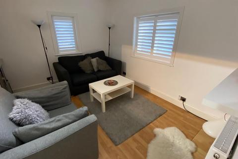 2 bedroom maisonette to rent, Mabey Avenue, Bournemouth