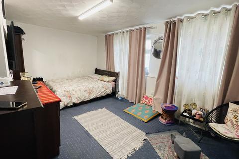 3 bedroom flat to rent, Ilford Lane, Ilford IG1