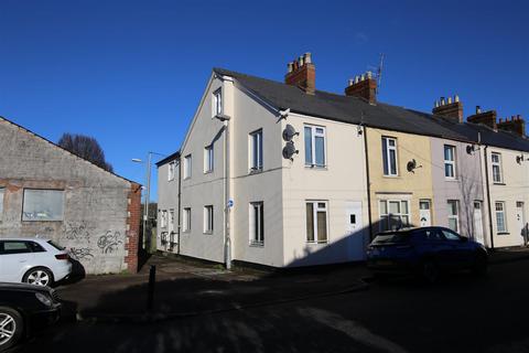 3 bedroom maisonette to rent, Blundells Road, Tiverton EX16