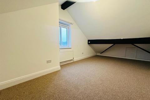 3 bedroom maisonette to rent, Blundells Road, Tiverton EX16