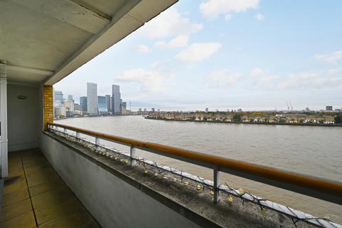 2 bedroom flat for sale, Chinnocks Wharf, London E14