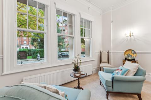 3 bedroom flat for sale, Oakwood Court, London