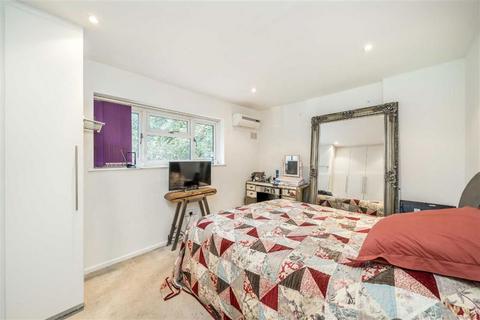 3 bedroom semi-detached house for sale, Casella Road, London SE14