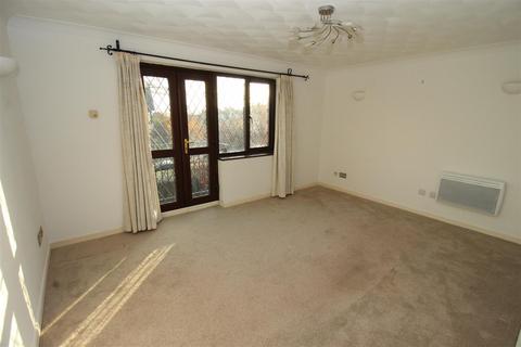 2 bedroom apartment for sale, Imperial Avenue, Westcliff-On-Sea