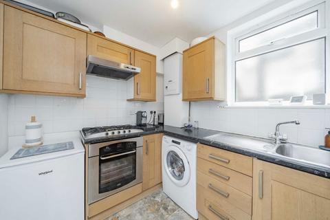 2 bedroom flat to rent, Buckingham Road, London N22